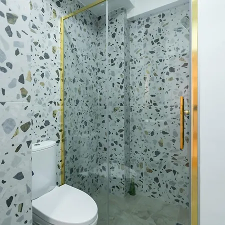 Orangerie Calea Victoriei View Old Town בוקרשט